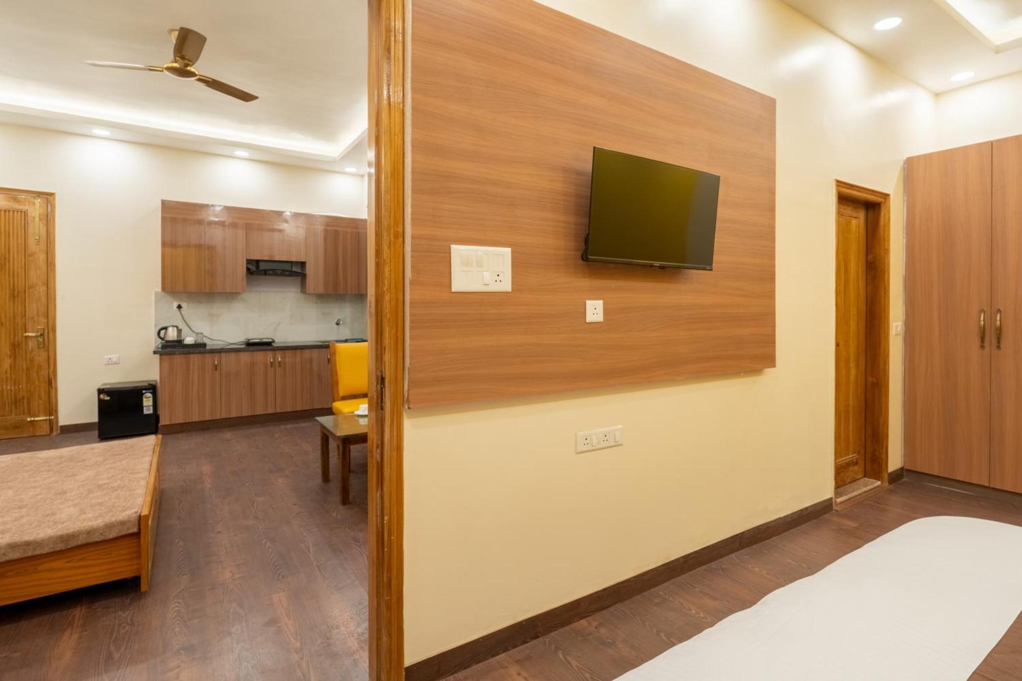 Lime Tree Hotel & One Bhk Serviced Apartment Noida - Sector 50 Metro Exterior foto
